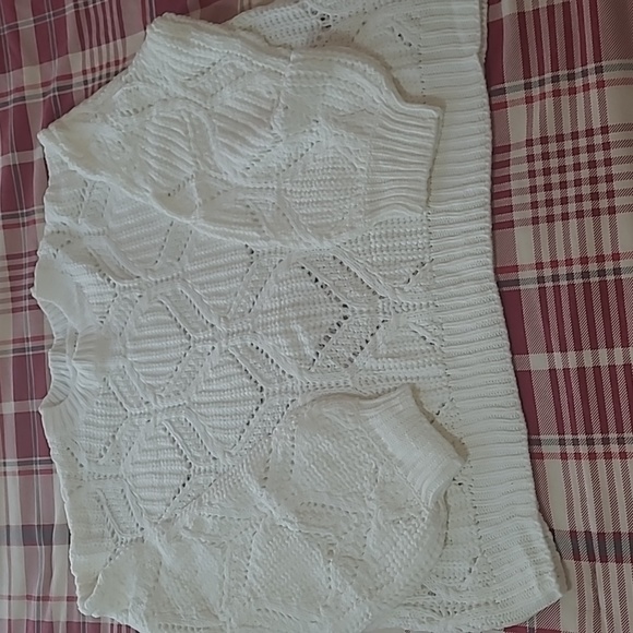 White sweater - Picture 1 of 6